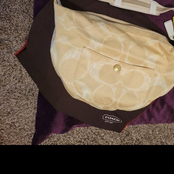 Coach Handbag with C design - Picture 3 of 7